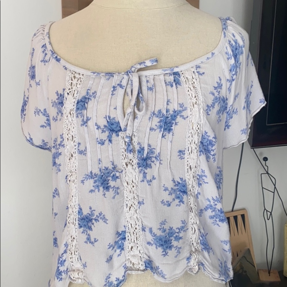 EUC Abercrombie & Fitch floral crop-front top